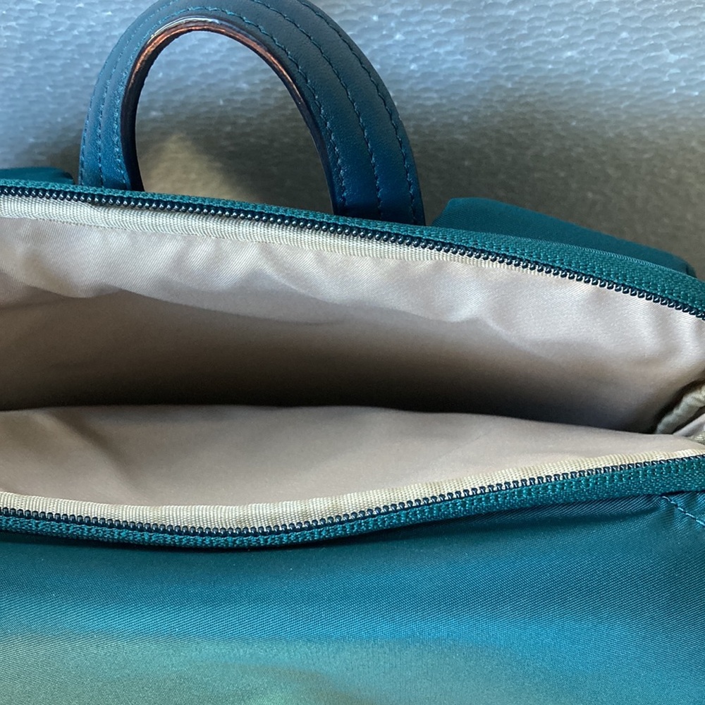 Backpack - Picture 7 of 8